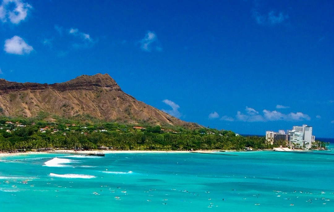 ハワイのダイヤモンドヘッドと海