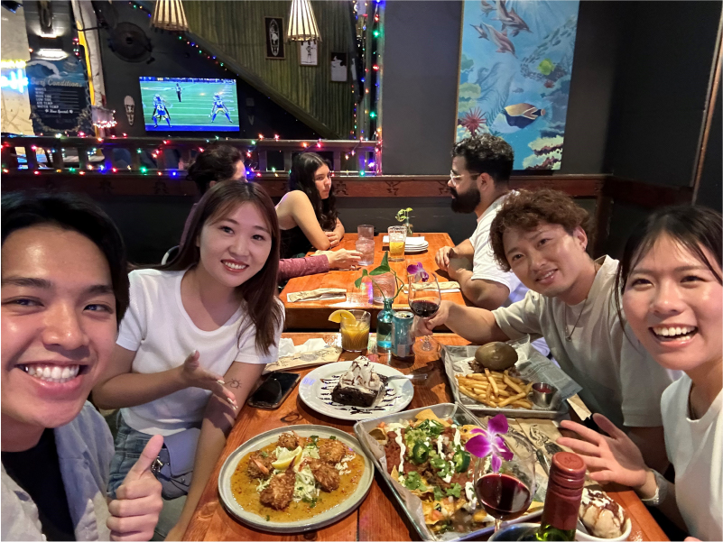 ハワイで友人と食事